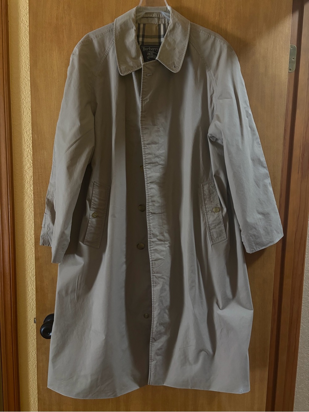 Vintage Classic Burberry London  Men’s Beige Trench Coat size 42 short